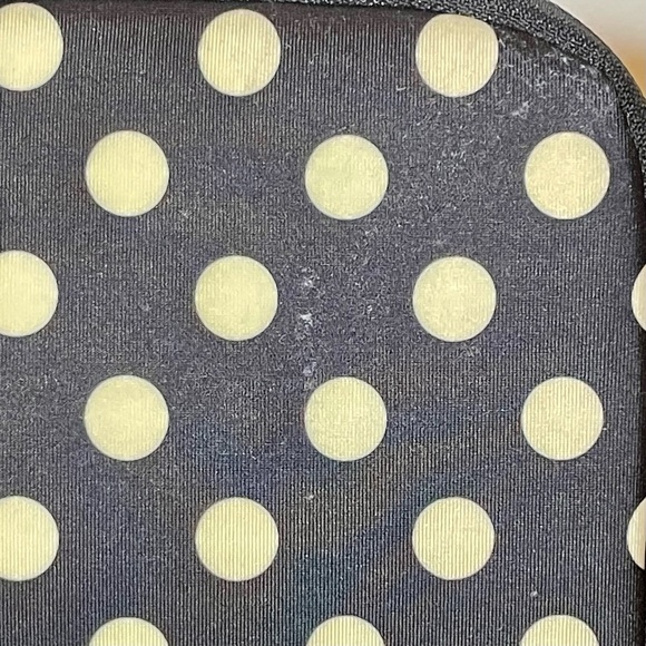 Kate Spade polka dot laptop case black and white, good condition minor flaw - Picture 6 of 6
